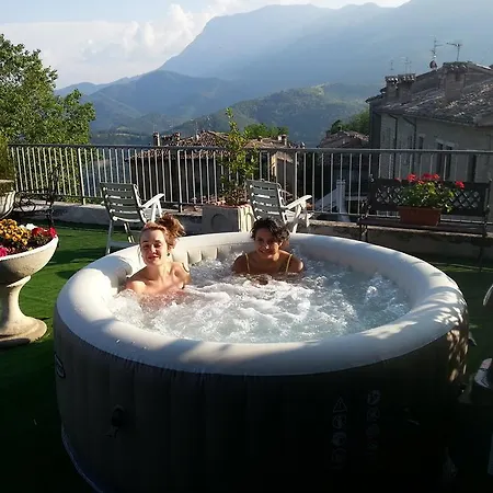 Monti Azzurri فندق